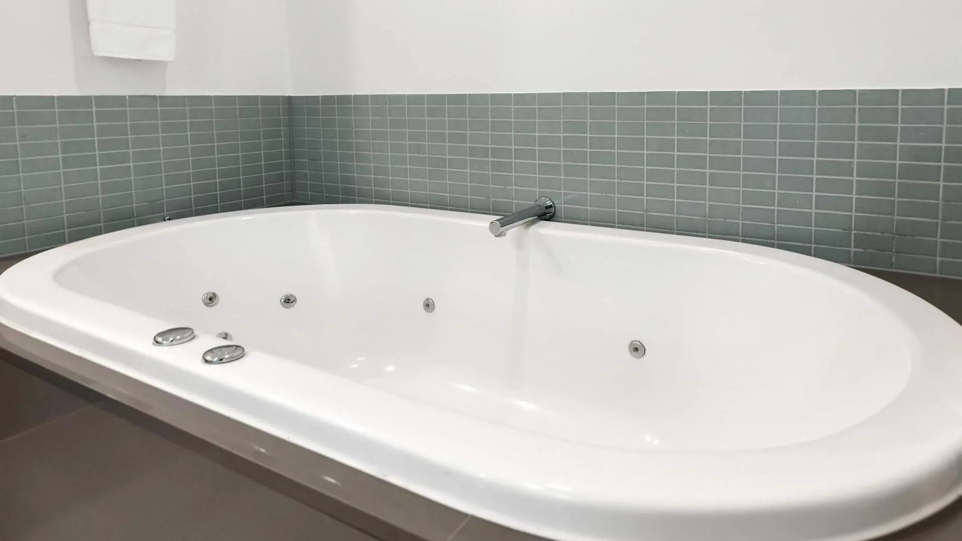 Temple Breeze - Swim Out Apartment 포트 더글라스