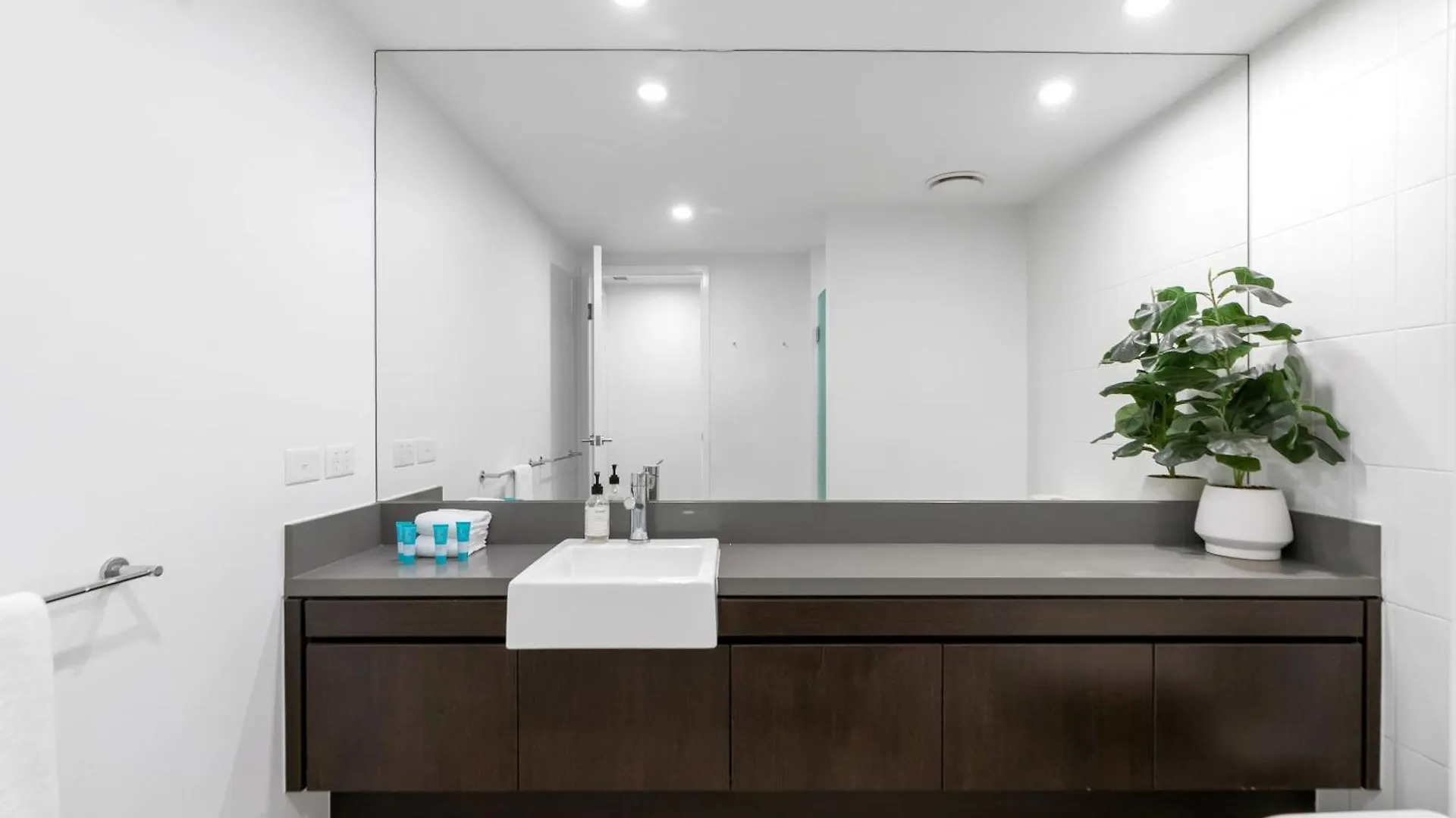 Temple Breeze - Swim Out Apartment 포트 더글라스